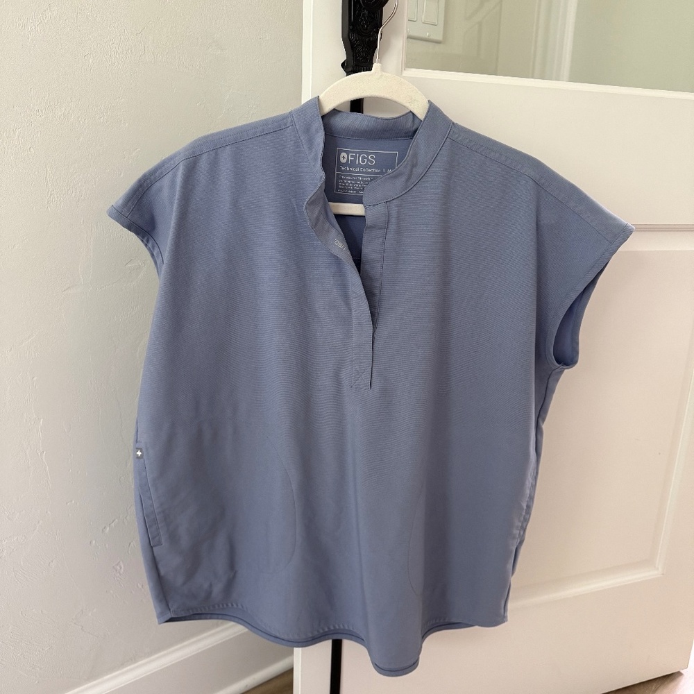 FIGS Rafaela VAPOR BLUE SPACE DYE Oversized Scrub Top - Size Medium